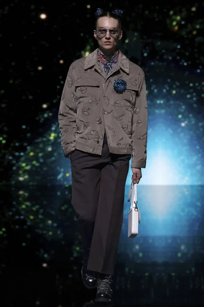 Look 32